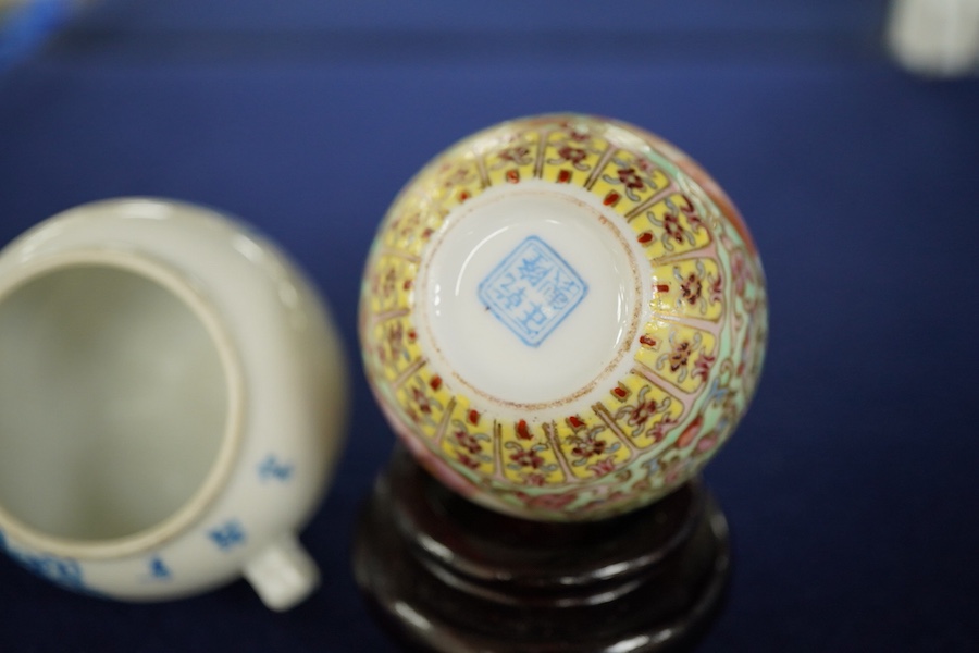 A Chinese enamelled white glass snuff bottle, a blue and white bird feeder and a famille rose vase, the first 9cm